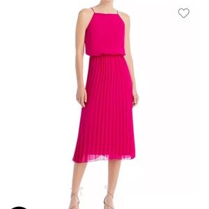 NWT Sam Edelman V neck pleated dress. Size M